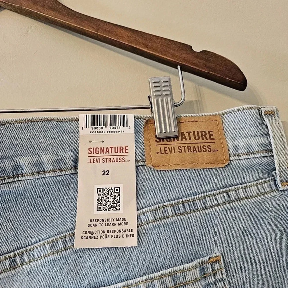 Signature by Levi Strauss & Co. Plus Size Heritage High Rise Bermuda Shorts. - Picture 13 of 16